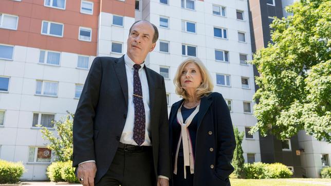 Markus Gellert (Herbert Knaup) und Isa von Brede (Sabine Postel).