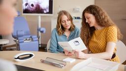 Die Grundschullehrerin Maren Schumann (Anja Antonovicz) ist mit Hilfe einer Eizellenspende ihrer besten Freundin Stefanie Kirchner (Cornelia Ivancan) in Belgien endlich schwanger geworden. Gynäkologin Lisa Kleist (Marie Seiser)  hadert jedoch mit der Situation, denn weder das Verfahren noch die Beratung dazu sind in Deutschland erlaubt. Stefanie, die Eizellenspenderin, leidet seit dem Eingriff unter heftigen Bauchschmerzen.