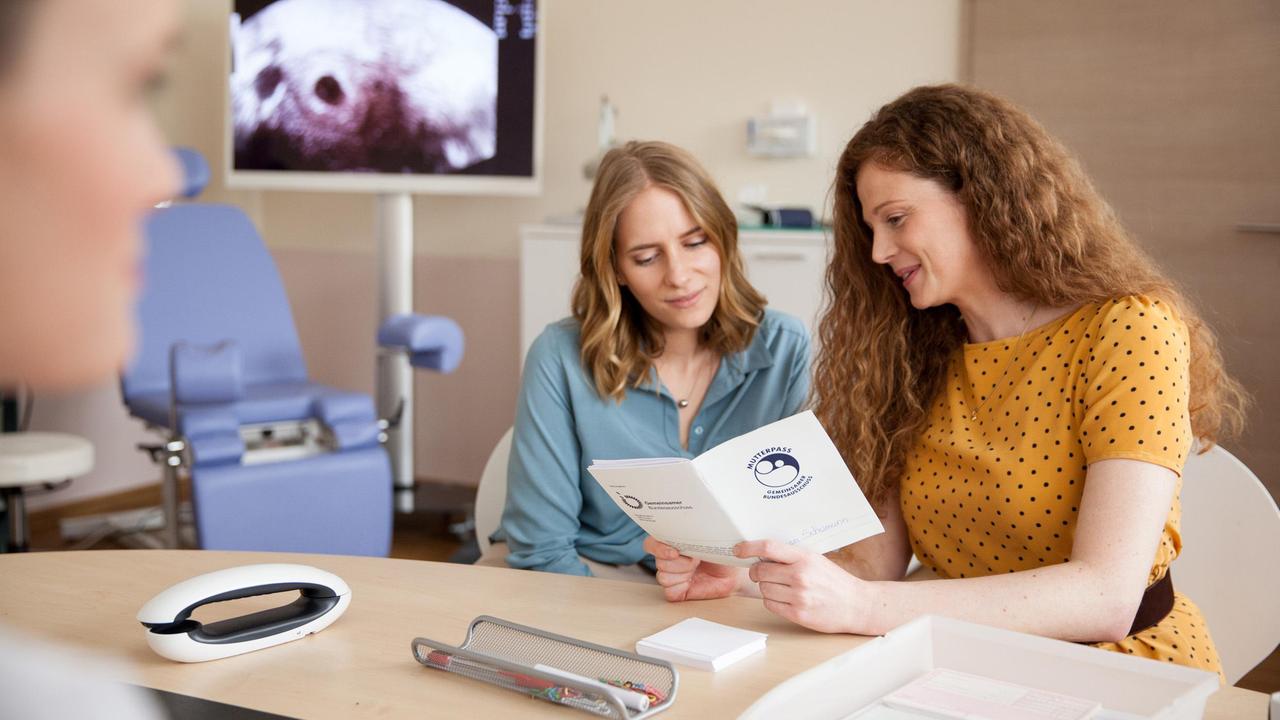 Die Grundschullehrerin Maren Schumann (Anja Antonovicz) ist mit Hilfe einer Eizellenspende ihrer besten Freundin Stefanie Kirchner (Cornelia Ivancan) in Belgien endlich schwanger geworden. Gynäkologin Lisa Kleist (Marie Seiser)  hadert jedoch mit der Situation, denn weder das Verfahren noch die Beratung dazu sind in Deutschland erlaubt. Stefanie, die Eizellenspenderin, leidet seit dem Eingriff unter heftigen Bauchschmerzen.