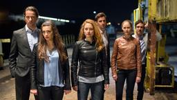 Großstadtrevier: Nina Sievekings (Wanda Perdelwitz) neue Clique: Jesco Huber (Lutz Ferdinand Faupel), Emilia Fredenborg (Sophia Schubert), Sebastian Strunz (Julian Sengelmann), Charlene König (Inez Björg David) und Cord Dreyer (Philipp Weggler).