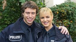 Anja Nejarri als Katja Metz in Staffel 19 bis 23: 2004 kommt die selbstbewusste Katja Metz – gespielt von Anja Nejarri – ins Team des "Großstadtreviers". Sie galt lange Zeit als "schönste Polizistin Deutschlands" und zeigte sich 2006 sogar im Playboy. Katja Metz ist aber auch die einzige Kollegin, die 2010 unehrenhaft aus dem Dienst entlassen wird. Um Dirk Matthies zu schützen, lässt sie Dienst Dienst sein und begeht eine Straftat. Seit ihrem Ausstieg aus der Serie ist Nejarri aber weiterhin als Schauspielerin tätig und in Gastrollen vieler deutscher Serien zu sehen.