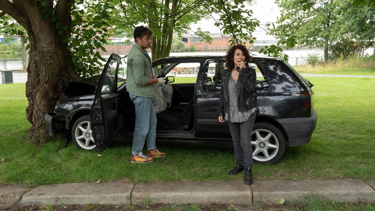 Nils Sanchez (Enrique Fiß) und Harry Möller (Maria Ketikidou) werden zu einem ominösen Unfall gerufen: Vom Fahrer fehlt jede Spur.