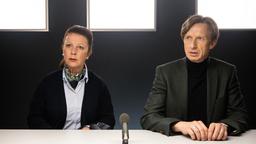 Britta Fischer (Bettina Redlich) und ihr Neffe Max von Behlem (Thorsten Krohn) werden verhört. Max von Behlem ist empört über die Anschuldigungen.