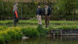 Christina (Mitsou Jung) und Riedl (Paul Sedlmeir) befragen den Fischzüchter Alois Sailer (Stephan Zinner) - hat er Jagd auf Kormorane gemacht?