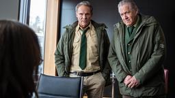 Die Ermittlungen führen Hubert (Christian Tramitz) und Girwidz (Michael Brandner) in das Büro der Landtagsabgeordneten Elke Schwiers, der Tochter des Toten. Die scheint jedoch gar nicht so aufgelöst zu sein, wie man erwarten würde.