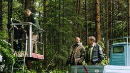 Umweltaktivisten besetzen den Wald des Barons Georg von Waldsee. Girwidz (Michael Brandner) will die Sache selber in die Hand nehmen und mit den Aktivisten reden. Dazu brauchen Hubert (Christian Tramitz) und Girwidz die Hilfe von Yazid (Hannes Ringlstetter)