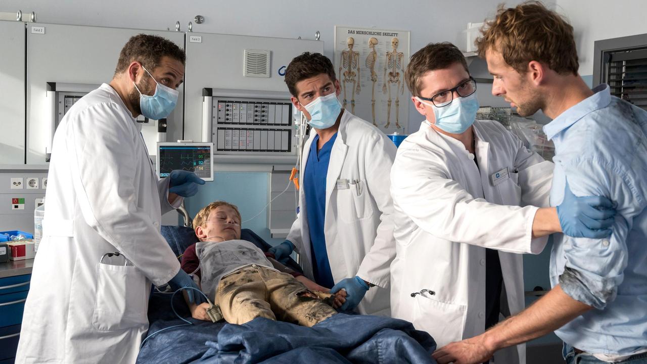 Kai Krause (Komparse) wird mit starken Verbrennungen ins Johannes-Thal-Klinikum eingeliefert. Er hatte einen Autounfall mit seinem Vater Jasper (Louis von Klipstein). Matteo Moreau (Mike Adler) und Ben Ahlbeck (Philipp Danne) entscheiden sich für eine sofortige OP. Elias Bähr (Stefan Ruppe) kümmert sich um den aufgeregten Vater.