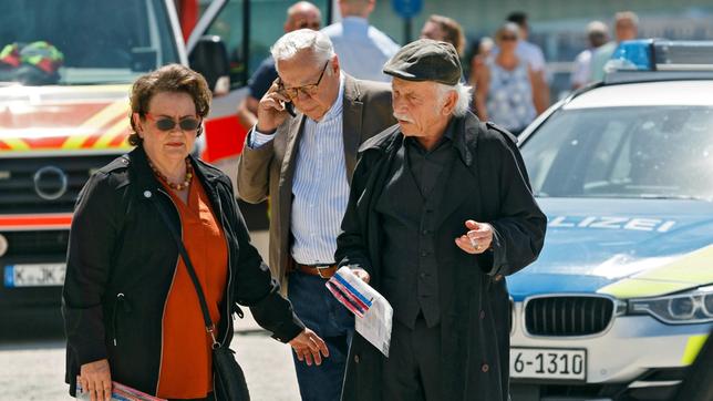 Gleich bei ihrem ersten gemeinsamen Fall fliegen die Fetzen: Günter Hoffmann (Peter Lerchbaumer) und Edwin Bremer (Tilo Prückner) müssen sich mit der neuen Kollegin Hannah Gereg (Swetlana Schönfeld) zusammenraufen.