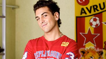 Bild: ARD/Richard Hübner Elyas M'Barek als Cem