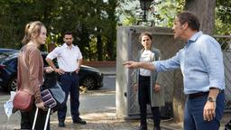 Fahri Celik (Hassan Akkouch) und Jasmin Sayed (Sesede Terziyan) beobachten, wie Klaus Heppendorf (Max Gertsch) seiner Tochter Sophie Heppendorf (Ada Philine Stappenbeck) droht.