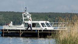 Christoph Grunert verlässt die Silbermöwe und geht zum Drehort am Wannsee.