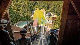 Die Skispringer beim Training auf der Kälbersteinschanze.