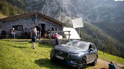 Die Crew in den Berchtesagdener Alpen vor der Kühroint Alm (Eckeralm) 