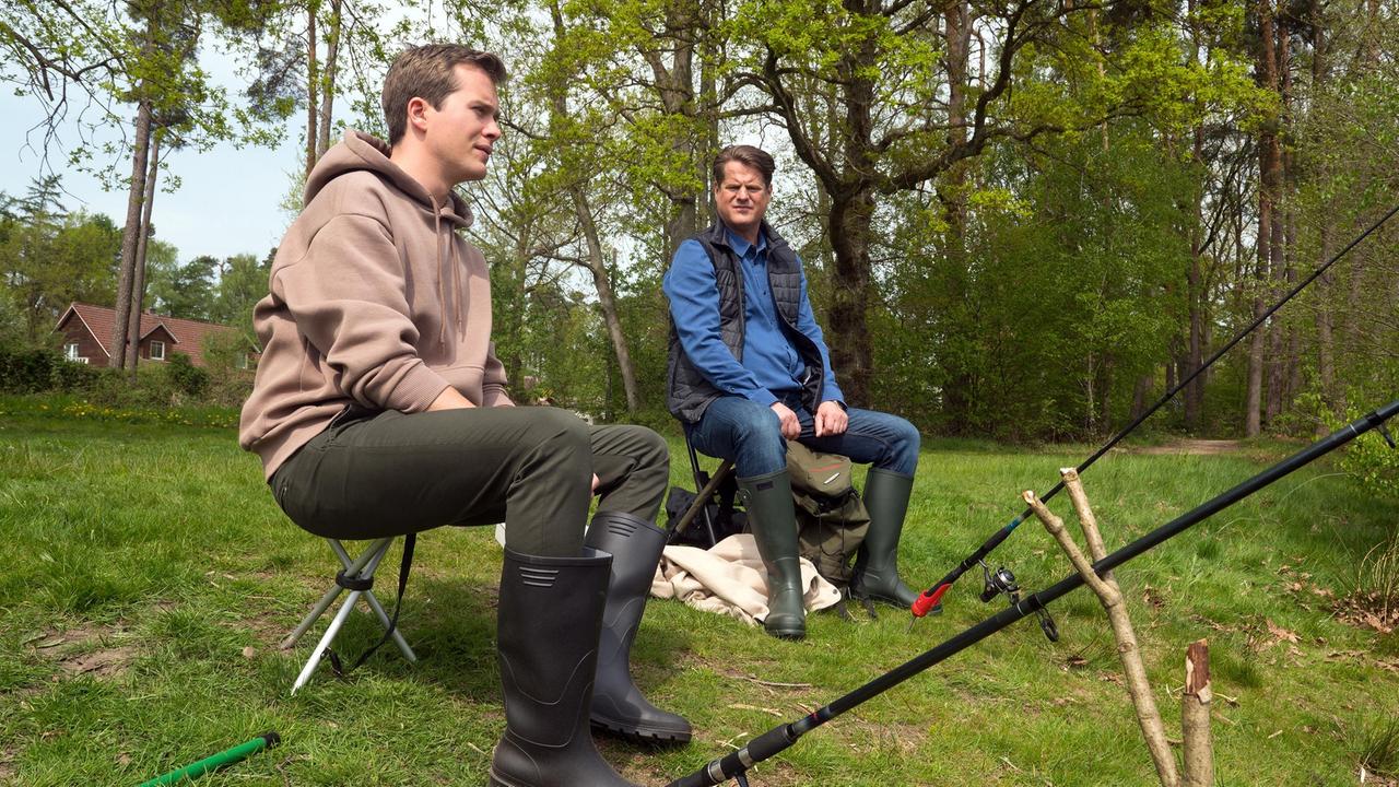 Bernd (Tim Olrik Stöneberg) ist dankbar, dass Finn (Lucas Bauer) ihm seine Selbstzweifel nimmt und geht davon aus, dass sein Sohn mit Nici durch ist.