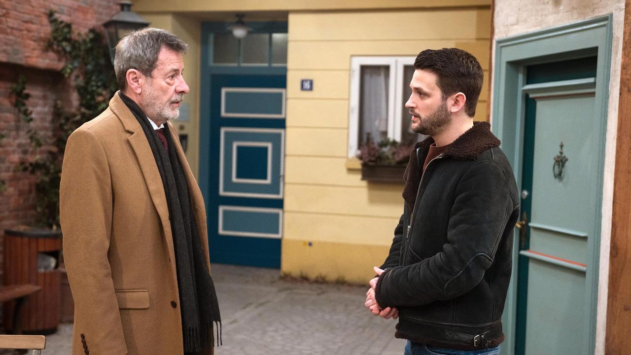 David (Arne Rudolf) überwindet sich, Gunter (Hermann Toelcke) zu einem Versöhnungsessen einzuladen.