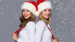 Die "Rote Rosen"-Stars Hedi Honert (l.) und Laura Preiss (r.) wünschen Fröhliche Weihnachten und ein glückliches Neues Jahr.