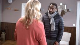 Hendrik (Jerry Kwarteng,r. ) wirft Britta (Jelena Mitschke) vor, ihm nicht unvoreingenommen zu begegnen.