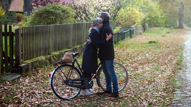 Katrin (Nicole Ernst) und Florian (Stefan Plepp) beschließen, ihrer Ehe eine zweite Chance zu geben.