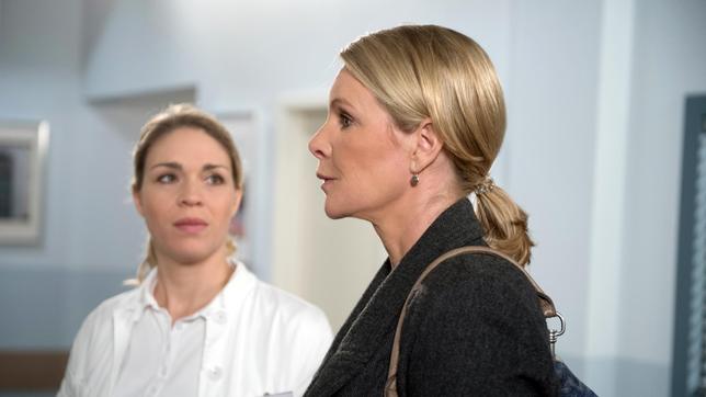 Nora (Anne Moll) hat Mühe, Britta (Jelena Mitschke) eine plausible Erklärung für ihr medizinisches Fachwissen zu geben.