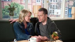 Nora (Anne Moll) kann Lasses (Oliver Sauer) Wunsch gut verstehen, die Vergangenheit auslöschen zu wollen.