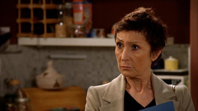 Bild: NDR/ARD/Studio Hamburg Serienwerft Ceyda gibt Simon die Schuld dafür, dass Dilay Lüneburg verlassen hat und in Mettmann nun wieder bei null starten muss.