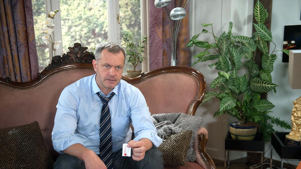 Torben (Joachim Kretzer) glaubt, dass Carla ihn betrügt.