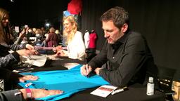 Sturm der Liebe Fantag 2018 Dieter Bach und Larissa Marolt schreiben Autogramme