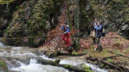 Making-of Schlucht: Jan Hartmann und Nadine Warmuth mit Outdoor-Expertin