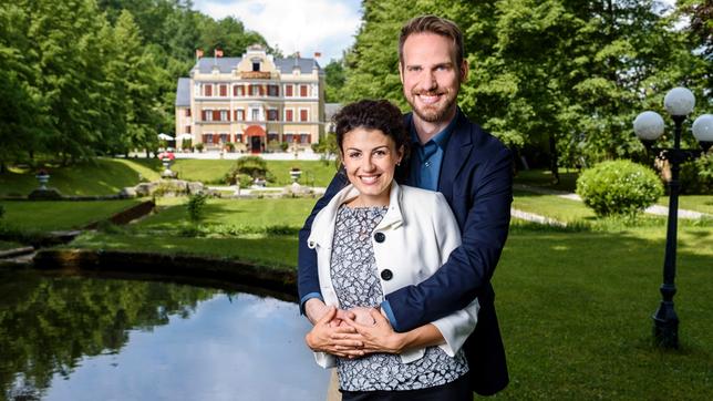 Liza Tzschirner und Christian Feist als Leonard und Pauline Stahl