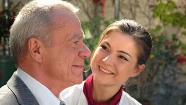 Laura und Werner lachen gemeinsam