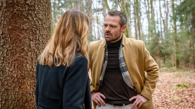 Als Erik (Sven Waasner) Ariane (Viola Wedekind) eifersüchtig zur Rede stellt, macht sie ihm ein Geständnis ...