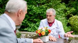 André (Joachim Lätsch) versucht sich vor Werner (Dirk Galuba) herauszureden.
