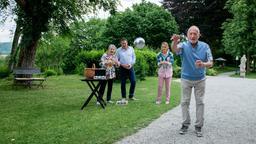 Christoph (Dieter Bach) und Rosalie (Natalie Alison) halten Alfons (Sepp Schauer) und Hildegard (Antje Hagen) als ihre Boule-Gegner für keine große Konkurrenz.