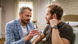 Erik (Sven Waasner) bemerkt Florians (Arne Löber) wachsende Zuneigung für Maja.