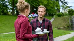 Florian (Arne Löber) kann seine Gefühle für Maja (Christina Arends) nur schwer verbergen.