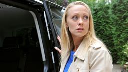 Sturm der Liebe Folge 2110: Coco am Wagen vor der Abreise