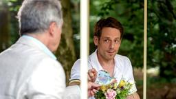 Joe (Matthias Brüggenolte, r.) lässt sich auf einen zweifelhaften Deal mit André (Joachim Lätsch, l.) ein.