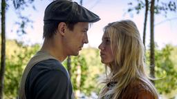 Alicia (Larissa Marolt, l.) und Viktor (Sebastian Fischer, r.) suchen verzweifelt nach einem Ausweg