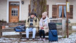 Gerry (Johannes Huth) hadert mit der Entscheidung, Merle (Michaela Weingartner) nach England zu begleiten.