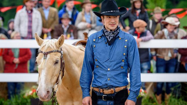 Viktor Saalfeld hat ein Ziel: Er will mit seinem geliebten Pferd Taifun den ersten Platz holen, um mit dem Preisgeld seine eigene Zucht aufzuziehen. 