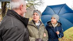 Hildegard (Antje Hagen) ist überrumpelt, als Alfons (Sepp Schauer) Melli (Bojana Golenac) vorschlägt, sie zu adoptieren.