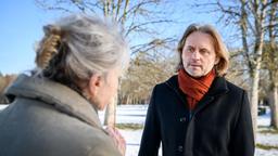 Hildegard (Antje Hagen) rät Michael (Erich Altenkopf), Max und Vanessa mehr zu unterstützen.