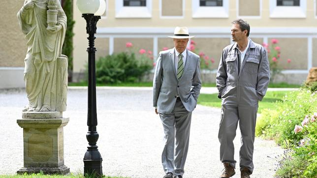 Im Gegensatz zu Werner (Dirk Galuba) will Christoph (Dieter Bach) die Oldtimer-Rallye noch nicht aufgeben.