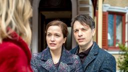 Jessica (Isabell Ege) macht Robert (Lorenzo Patané) und Eva (Uta Kargel) einen Vorschlag.