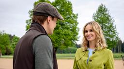 Jessica (Isabell Ege) sucht Viktors (Sebastian Fischer) Nähe.