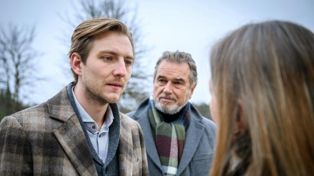 Judith (Veronika von Lauer-Münchhofen) und Heinrich (Ralph Schicha) wähnen sich am Ziel, als Shirin Henning (Matthias Zera) für den gemeinsamen Ausflug absagt.