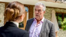 Melli (Bojana Golenac) konfrontiert André (Joachim Lätsch) mit ihrem Verdacht.
