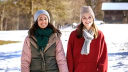 Merle (Michaela Weingartner) und Vanessa (Jeannine Gaspár), kommen gut miteinander aus.