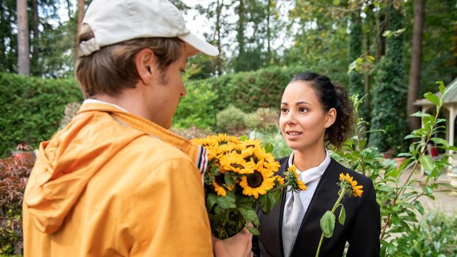 Vanessa (Jeannine Gaspár) gesteht Gerry (Johannes Huth), dass sie Max vermisst.