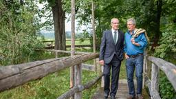 Werner (Dirk Galuba) will keine weiteren Kinder mehr und holt sich Rat bei André (Joachim Lätsch).